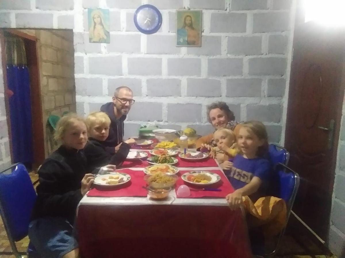 Arnolds Familly Homestay Bajawa Eksteriør bilde