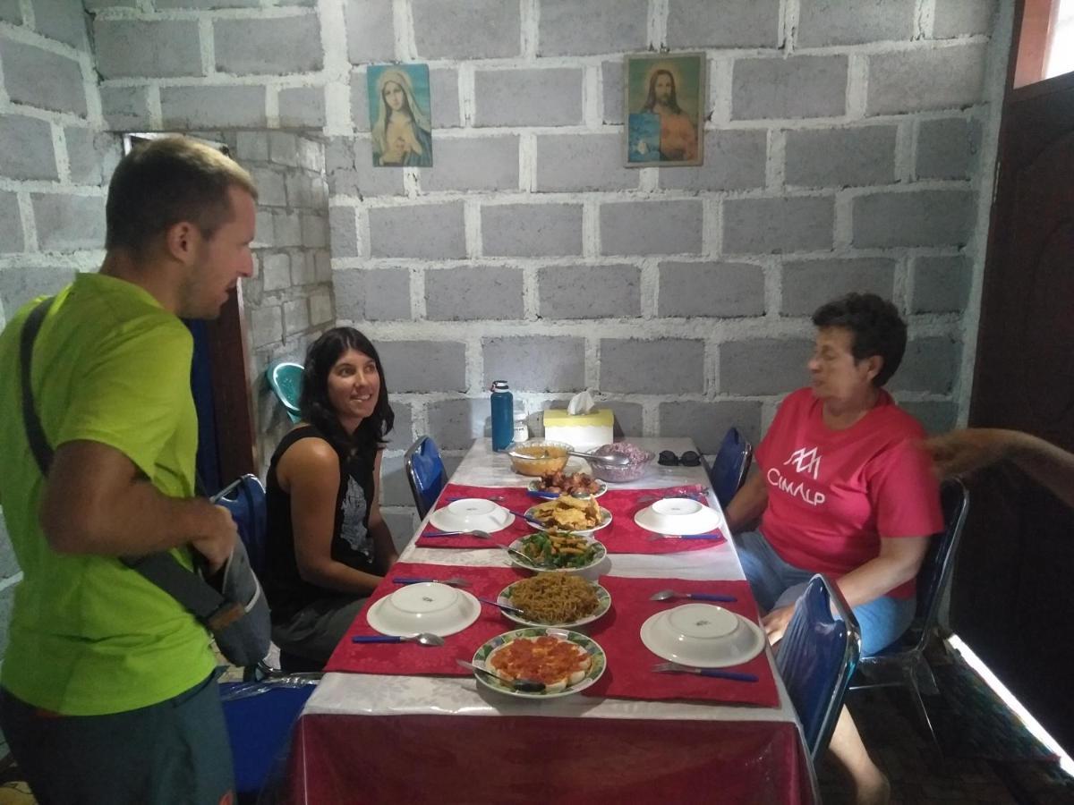 Arnolds Familly Homestay Bajawa Eksteriør bilde