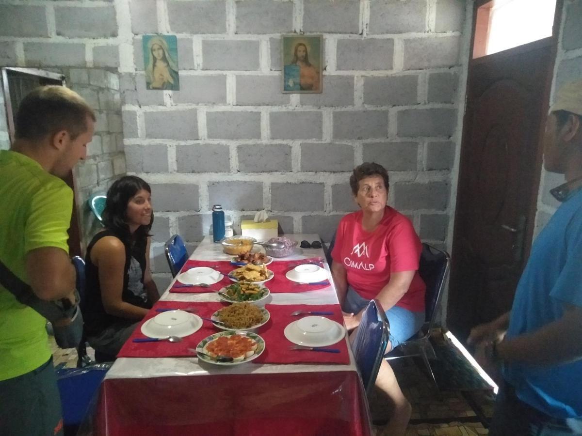 Arnolds Familly Homestay Bajawa Eksteriør bilde