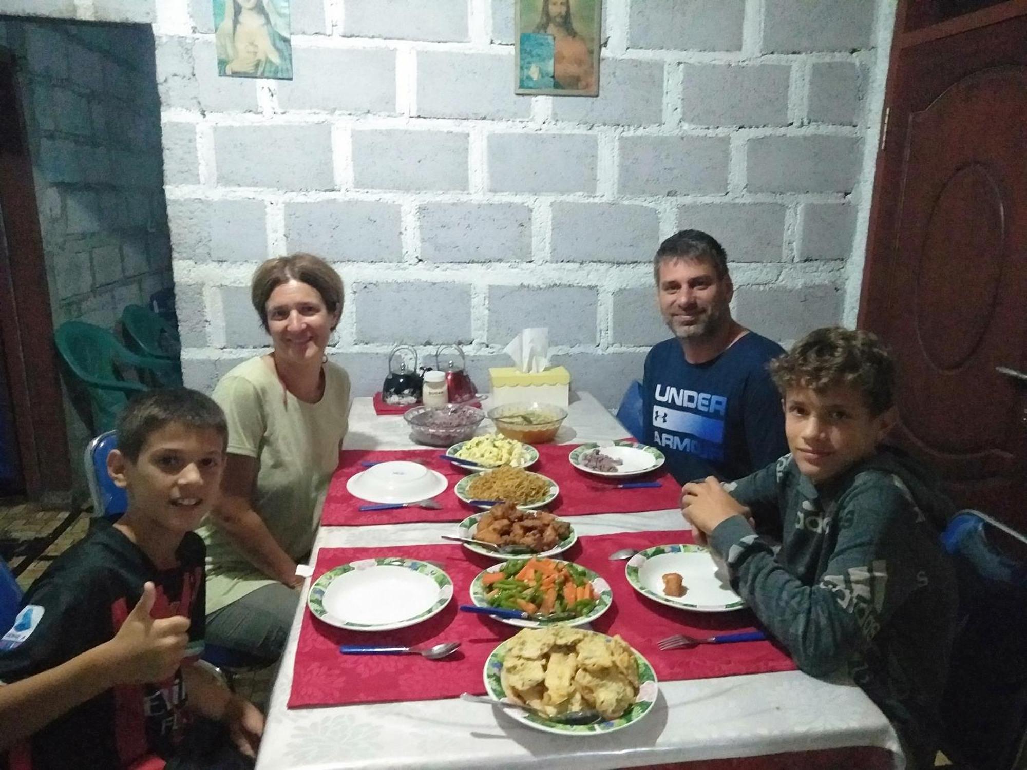 Arnolds Familly Homestay Bajawa Eksteriør bilde